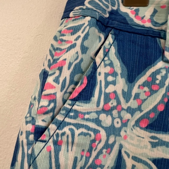 Lilly Pulitzer  print Bay Blue Into the Deep Callahan Shorts Size 0 - Picture 8 of 13